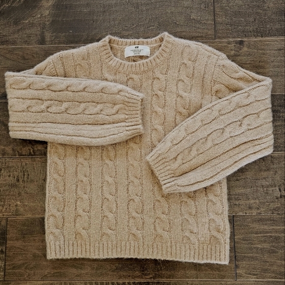 H & M Cozy Cable Knit Girl's Sweater - Beige (6x/7) - Picture 5 of 8